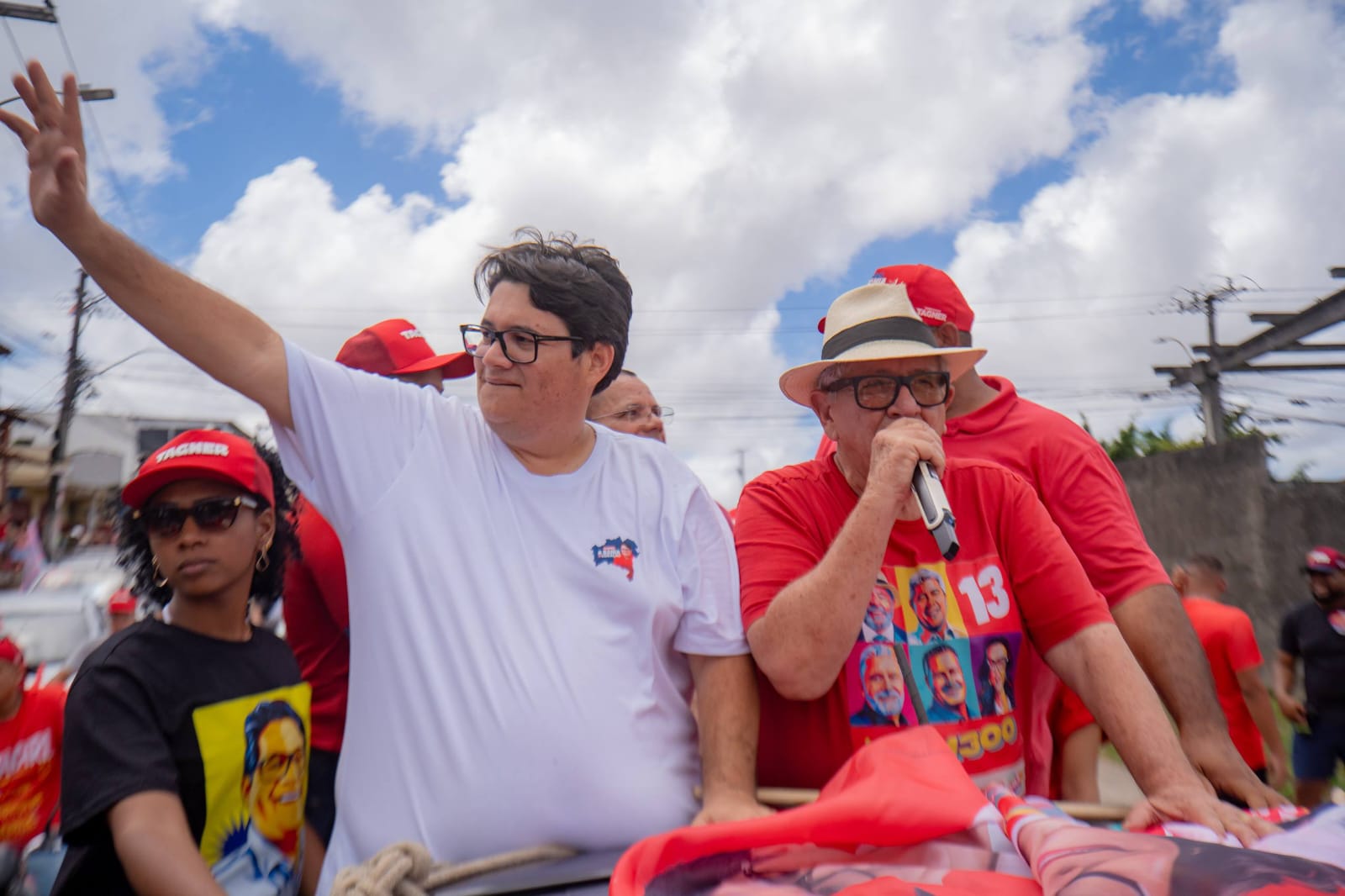 Carreata em Camaçari mostra força do time de Lula com Ivoneide Caetano
