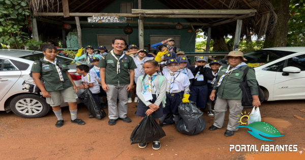 Dia Mundial da Limpeza mobiliza moradores em Arembepe para cuidar do meio ambiente
